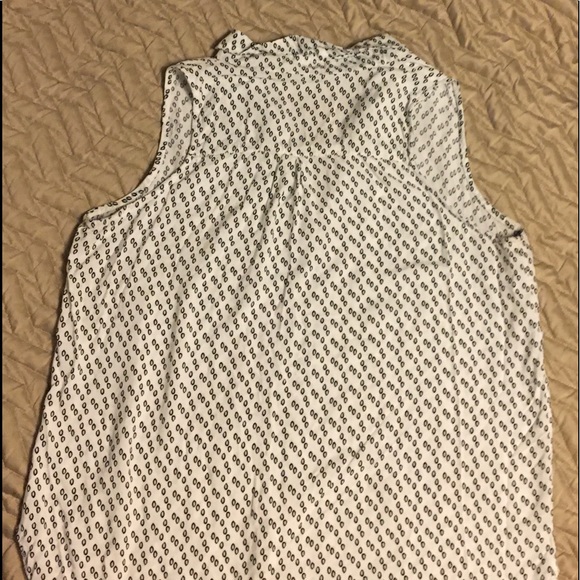 Heroes and Dreamers Sleeveless Button-Down Top - Picture 6 of 8